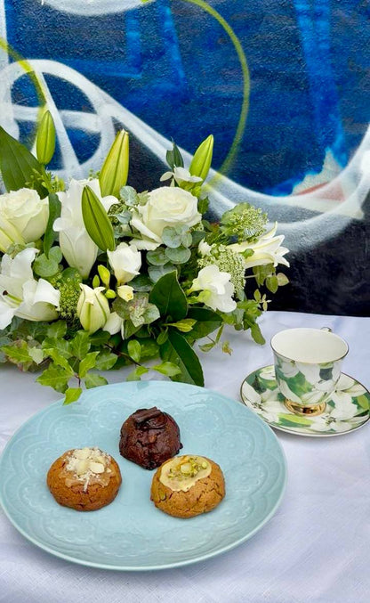 White Elegance Table Arrangement