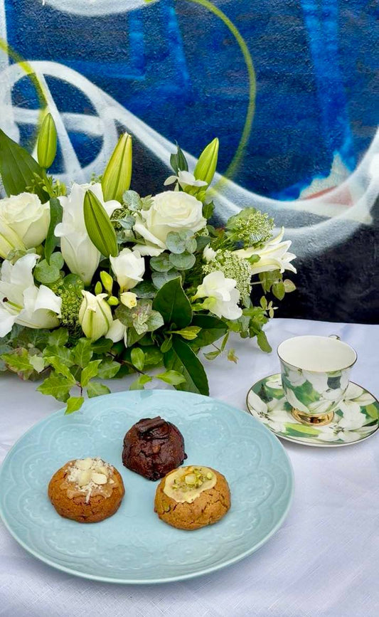White Elegance Table Arrangement
